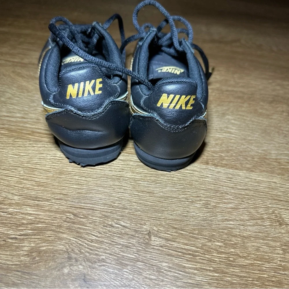Nike Cortez‎ Black Gold Leather Youth Size 5 Sneakers Classic Retro Shoes